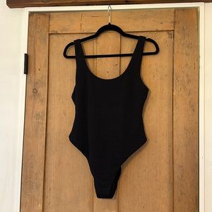 Weworewhat - Scoop Spongie Seersucker One Piece - Black - Size Large